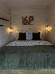 Treetop Tiny House Pod Korunami