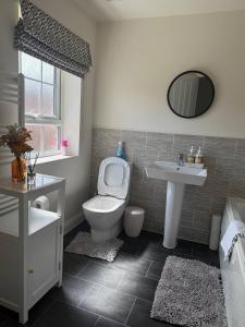 Comfortable 5 - Guest Abode - In Quiet Village