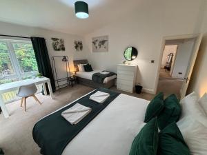 Spacious 5BR house close to Ely