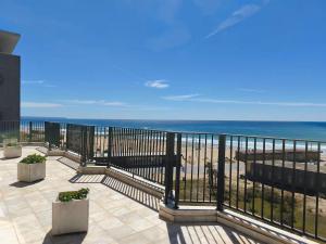 Apartamento acolhedor frente mar com piscina