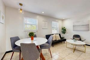 Adams Street Stunner, Unit 2