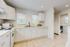 Adams Street Stunner, Unit 2