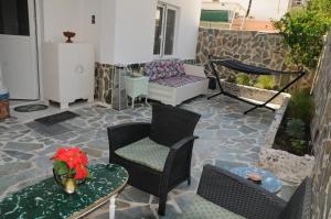 Enora Loutraki Guesthouse