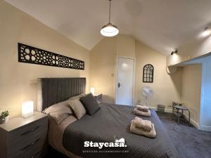 Spacious 5BR Home in Leafy Withington