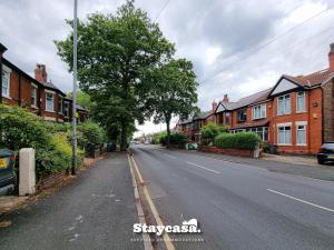 Spacious 5BR Home in Leafy Withington