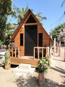 Pequeña cabaña en la punta