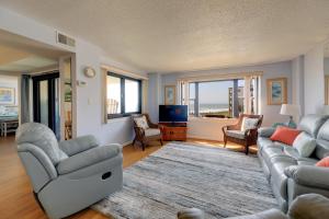 The Lookout Indian Beach Condo w Pool & Ocean