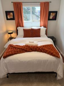 Cozy 2BR Near Zoo Downtown & Max Bell
