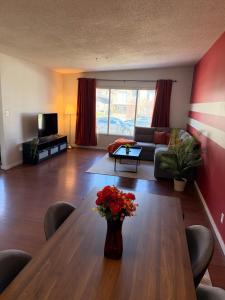 Cozy 2BR Near Zoo Downtown & Max Bell
