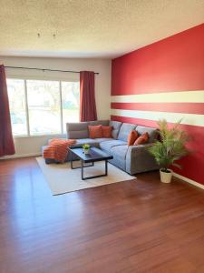 Cozy 2BR Near Zoo Downtown & Max Bell