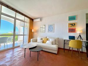 Apartment sea views nice sunset, pool, 3 minutes walking beach