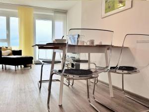 de Twargbutt Nordseeluft vom Balkon aus schnuppern