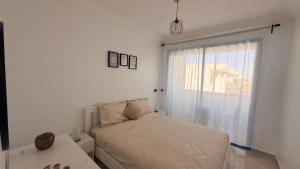 Élégant appartement - magnifique vue sur la piscine - résidence fermée