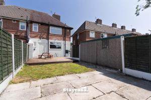 3-Bedroom House w Free Parking, Near MAN Airport!