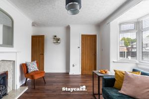 3-Bedroom House w Free Parking, Near MAN Airport!