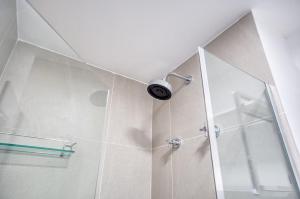 Piscina academia wifi e roupas de cama - Paraíso