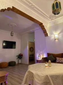 Appartement marocain avec terrasse , salon traditionnel & climatisé