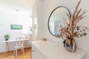 AirHome - Library Apartment