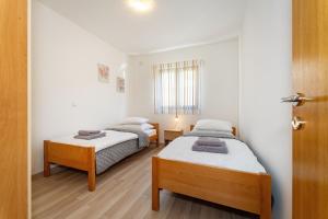 My Dalmatia - Sea view Apartment Masha with private heated pool