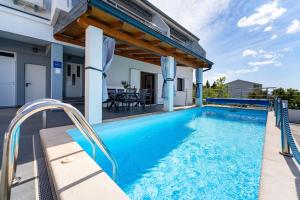 My Dalmatia - Sea view Apartment Masha with private heated pool