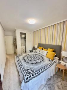 Sunny 3 bedroom townhouse with a sea view