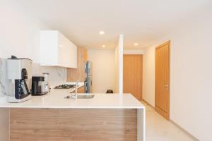 Designer Loft with insane Amenities Gym Cine Spa