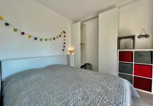 Perfect location for this bright apartment