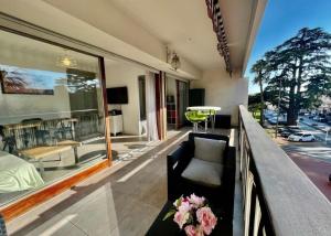 Perfect location for this bright apartment