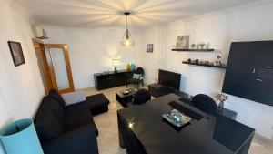 Cozy Retreat Near Beach & City