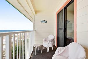 Waterfront Gulf condo with beach access shared pool