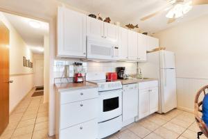 Waterfront Gulf condo with beach access shared pool
