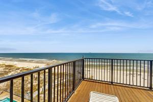Colorful Beachfront Home wIncredible Views Free WiFi Central AC & More