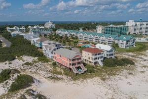 Charming cottage with deck beach access pools and hot tub
