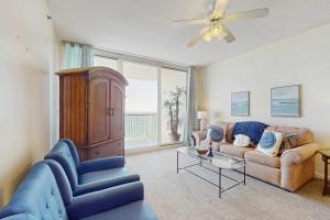 Beautiful Home Steps From the Bay with Shared Pool & Hot Tub & Free WiFi Balcony