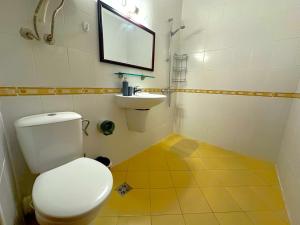 Spacious Sea Retreat - Pools & Prime Location