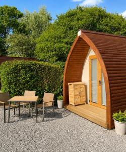 Nyth GLAMPING LOG POD, SLEEPS 4 NOBLE COURT HOLIDAY PARK PEMBROKESHIRE