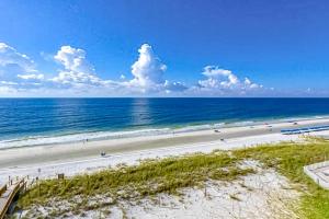 Recently renovated 5th-floor oceanfront condo with pool ocean view & WiFi