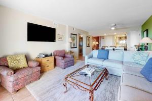 Gulf-Front Condo with Shared Outdoor Pool Private Balcony Incredible Views & WiFi