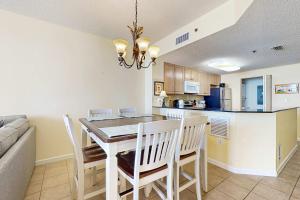 Fantastic Condo on 11th Floor with Gorgeous Views of the Water Shared Pool Hot Tub