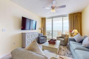 Fantastic Condo on 11th Floor with Gorgeous Views of the Water Shared Pool Hot Tub
