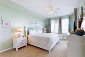 Waterfront condo with bay views pool hot tub boat ramp & private balcony