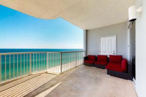 Gulf-Front 12th-Floor Condo w Great View Balcony AC & Shared Pools Hot Tubs