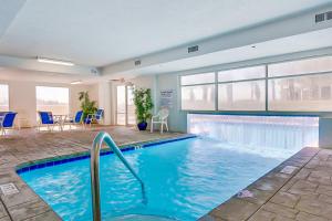 Gulf-Front 12th-Floor Condo w Great View Balcony AC & Shared Pools Hot Tubs