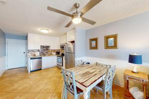 Beachfront condo with 2 pools Gulf views hot tub & cozy balcony