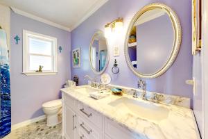Dog-friendly duplex with a full kitchen furnished deck beach gear & AC