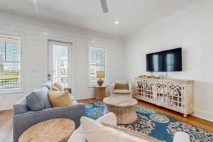 Brillant cottage near beach with shared pool balcony and washer & dryer