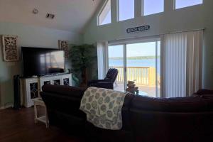 Dog friendly home with private beach internet and washer and dryer
