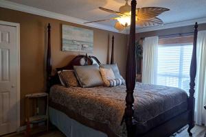 Dog friendly home with private beach internet and washer and dryer