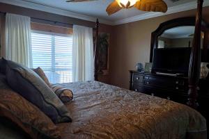 Dog friendly home with private beach internet and washer and dryer