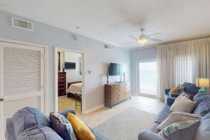 Beach-front condo with pool hot tub sauna washer dryer & grill